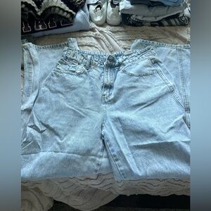 straight leg light wash mom jeans